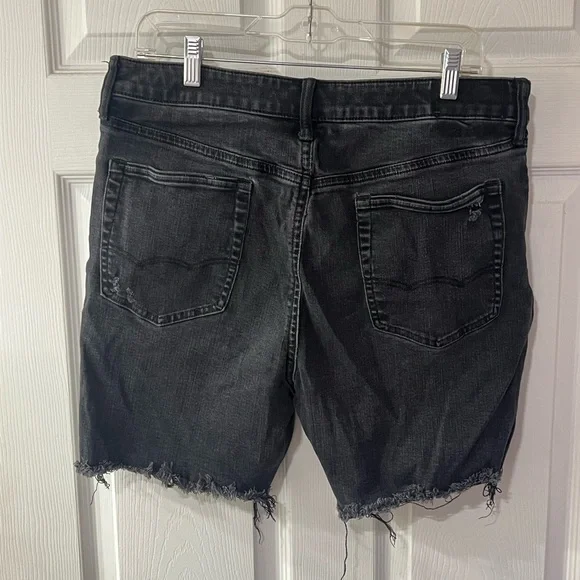 American Eagle Men’s Black Distressed Denim Shorts - Picture 2 of 4